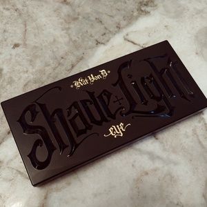 Kat Von D Shade and Light Eye